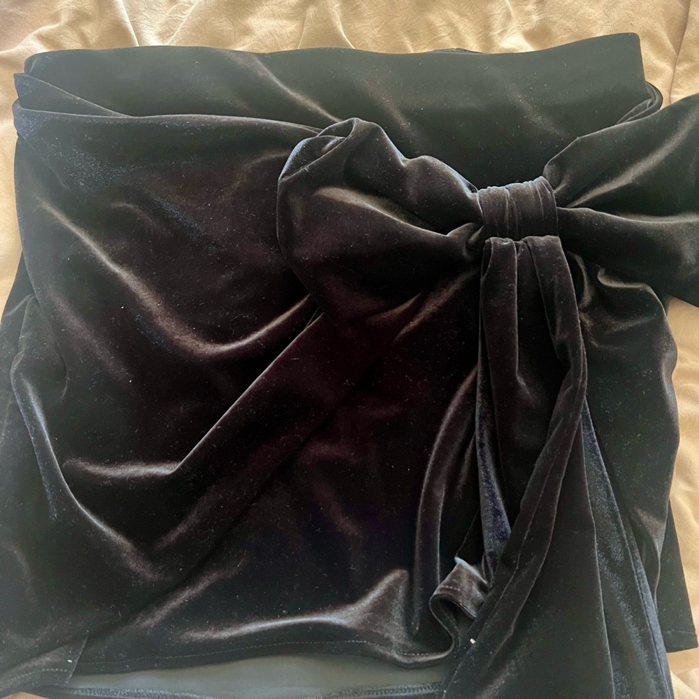 Elegant Black Velvet Skirt with Bow